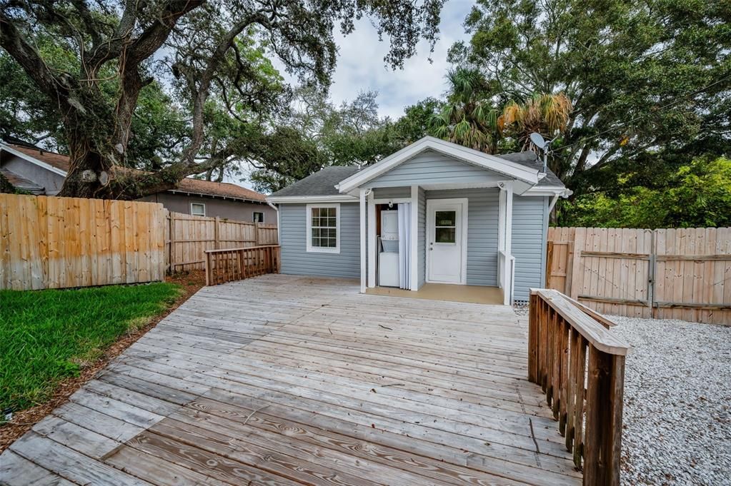 For Sale: $259,000 (2 beds, 1 baths, 660 Square Feet)