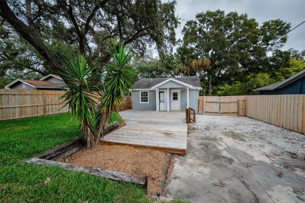 For Sale: $259,000 (2 beds, 1 baths, 660 Square Feet)