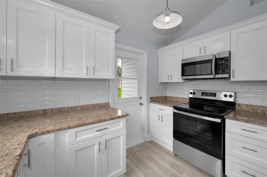 For Sale: $259,000 (2 beds, 1 baths, 660 Square Feet)