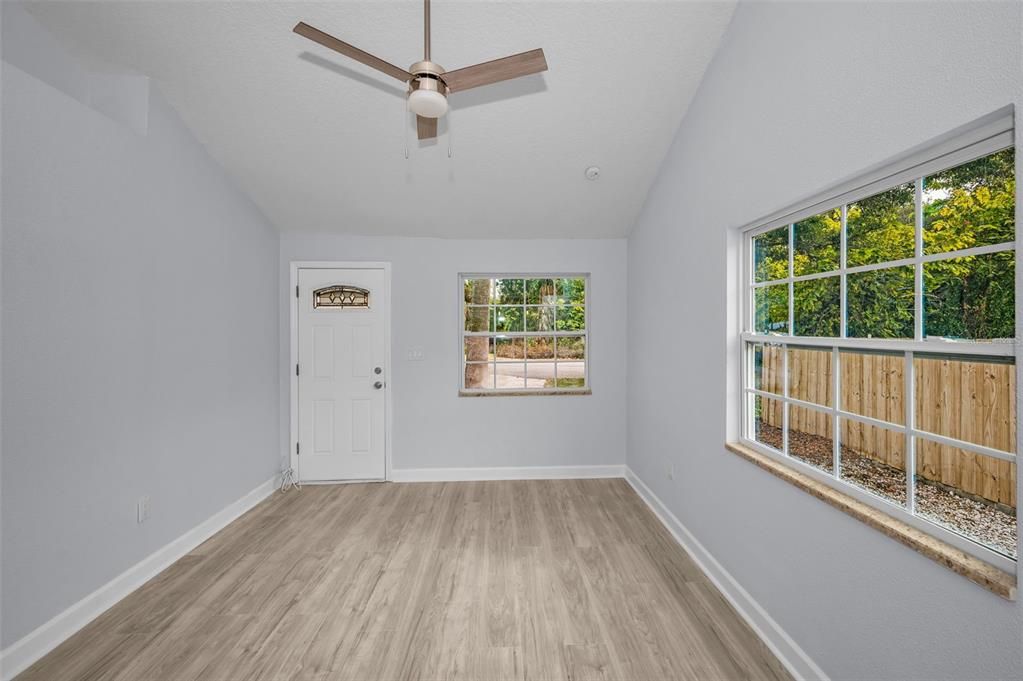 For Sale: $259,000 (2 beds, 1 baths, 660 Square Feet)