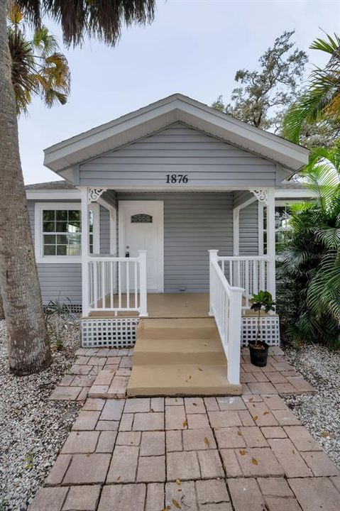 For Sale: $259,000 (2 beds, 1 baths, 660 Square Feet)