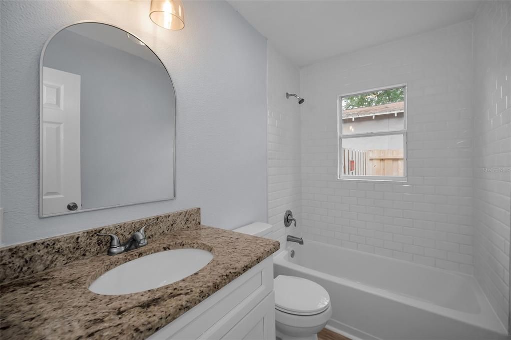 For Sale: $259,000 (2 beds, 1 baths, 660 Square Feet)