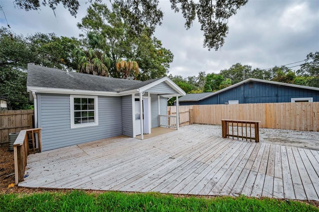 For Sale: $259,000 (2 beds, 1 baths, 660 Square Feet)