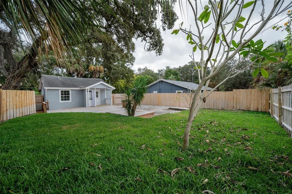 For Sale: $259,000 (2 beds, 1 baths, 660 Square Feet)