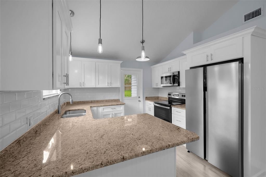 For Sale: $259,000 (2 beds, 1 baths, 660 Square Feet)