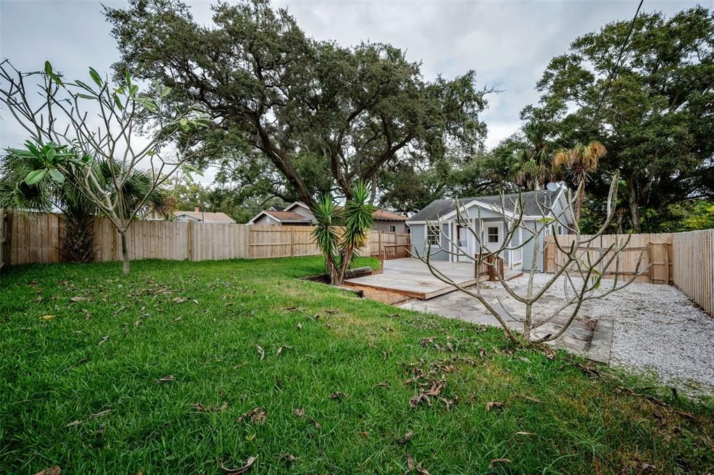 For Sale: $259,000 (2 beds, 1 baths, 660 Square Feet)