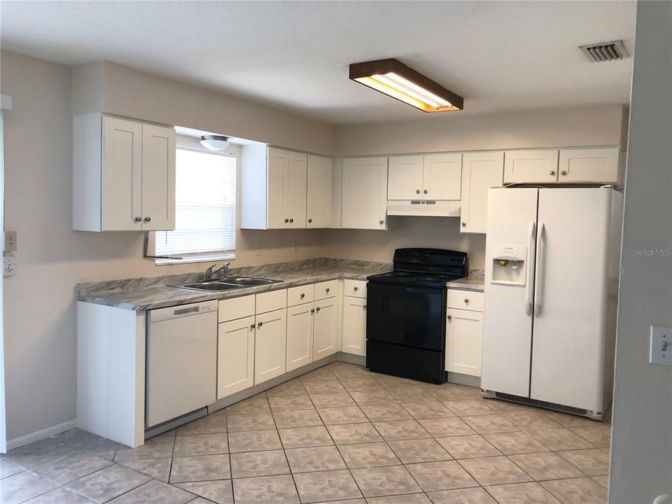 For Rent: $2,195 (3 beds, 2 baths, 1176 Square Feet)