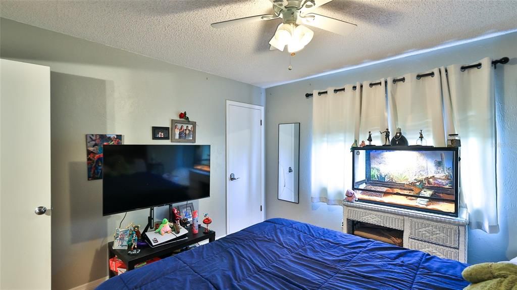 На продажу: $300,000 (2 спален, 2 ванн, 1536 Квадратных фут)