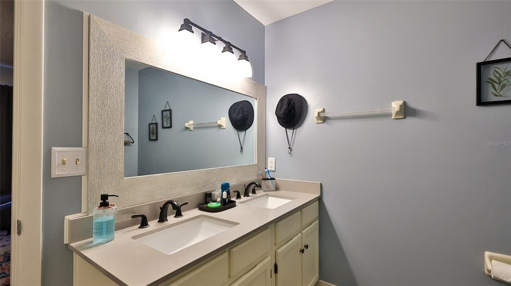 На продажу: $300,000 (2 спален, 2 ванн, 1536 Квадратных фут)