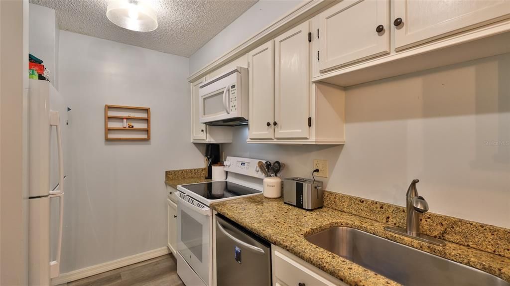 На продажу: $300,000 (2 спален, 2 ванн, 1536 Квадратных фут)