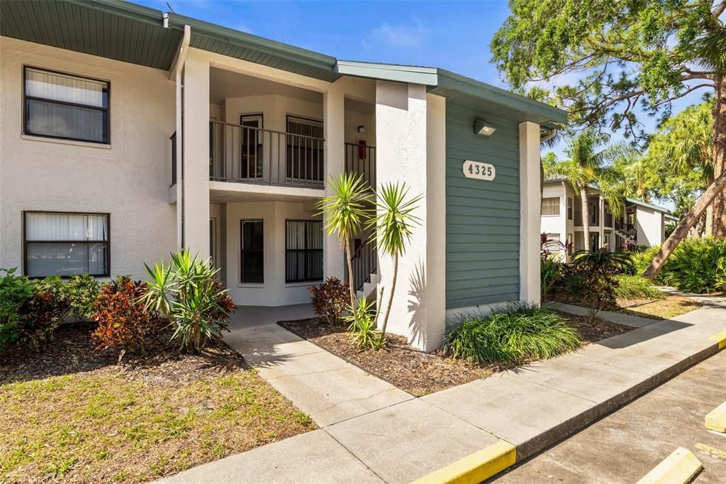 For Sale: $189,000 (2 beds, 2 baths, 1174 Square Feet)