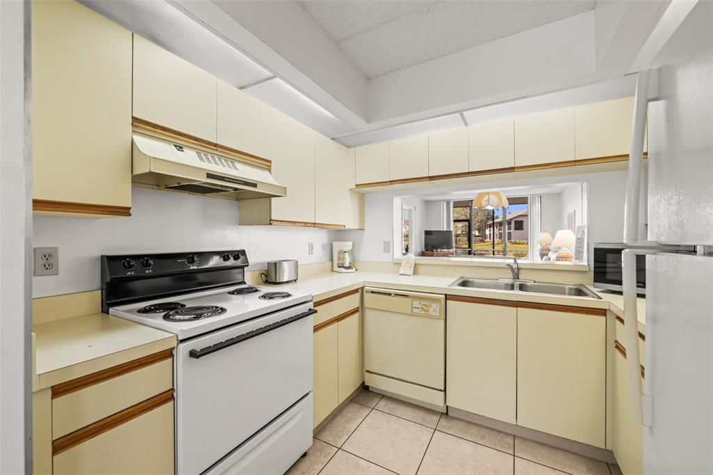 For Sale: $189,000 (2 beds, 2 baths, 1174 Square Feet)