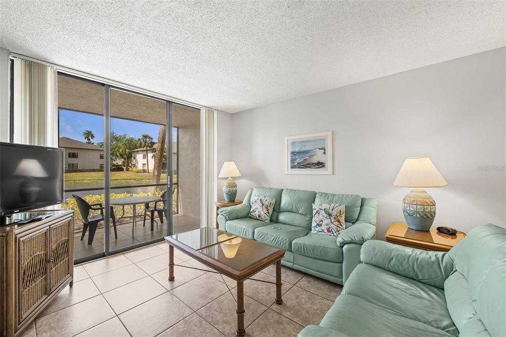 For Sale: $189,000 (2 beds, 2 baths, 1174 Square Feet)