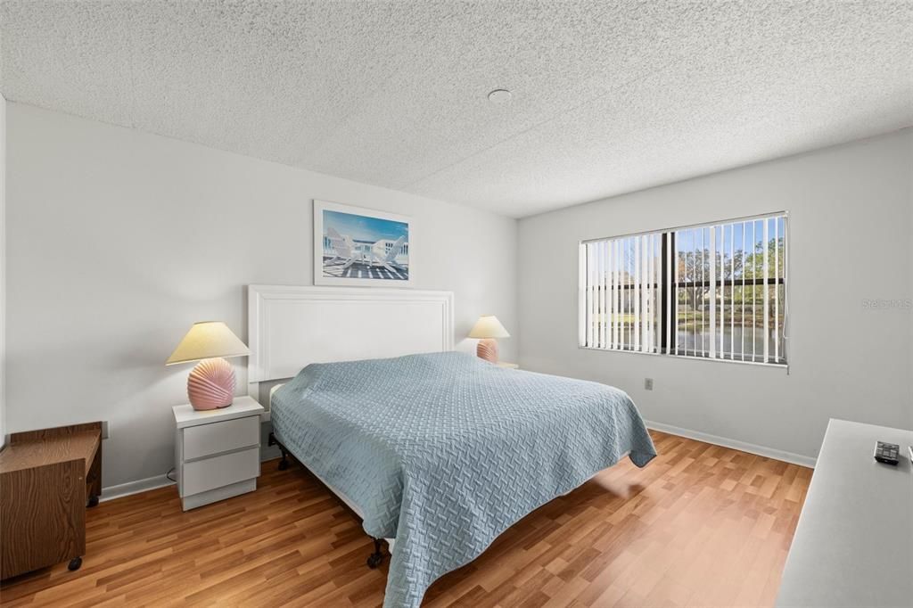 For Sale: $189,000 (2 beds, 2 baths, 1174 Square Feet)