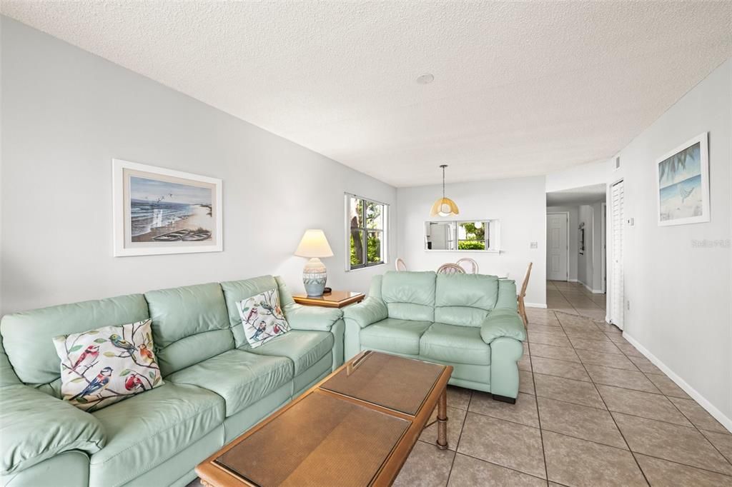 For Sale: $189,000 (2 beds, 2 baths, 1174 Square Feet)