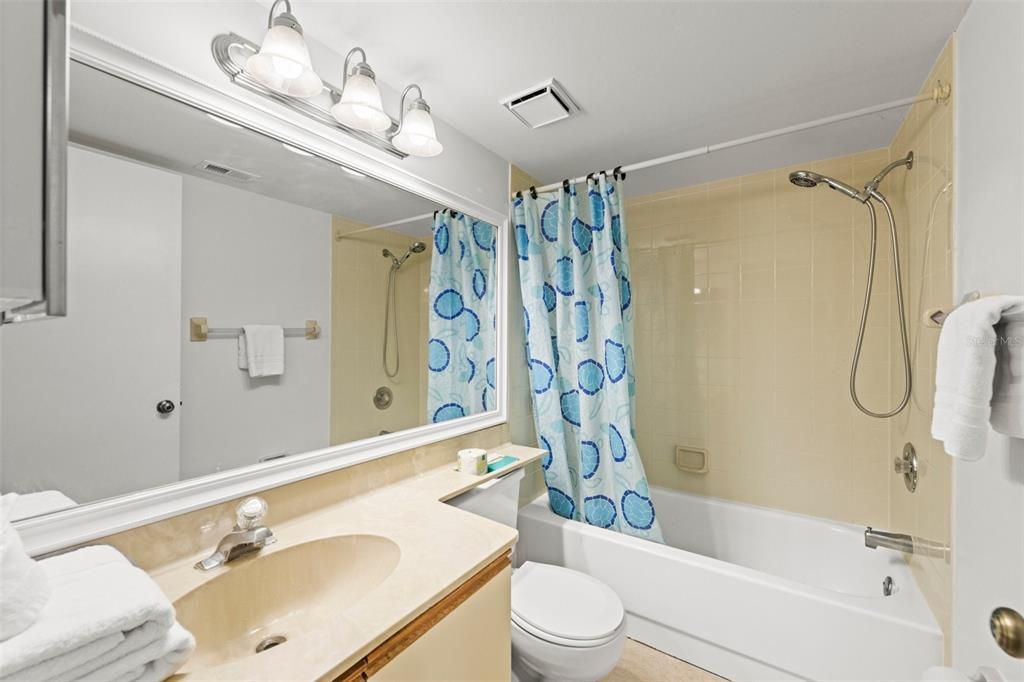 For Sale: $189,000 (2 beds, 2 baths, 1174 Square Feet)