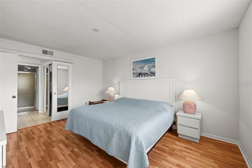 For Sale: $189,000 (2 beds, 2 baths, 1174 Square Feet)