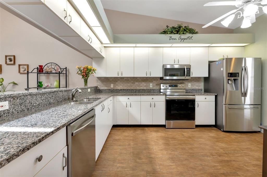 出租: $1,785 (2 贝兹, 2 浴室, 1631 平方英尺)