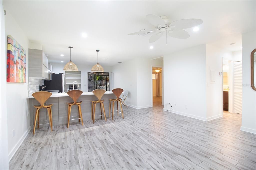 待售: $389,000 (2 贝兹, 2 浴室, 960 平方英尺)