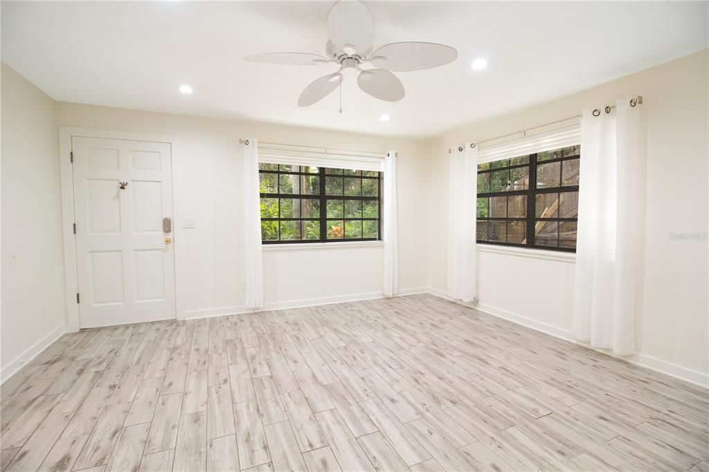 待售: $389,000 (2 贝兹, 2 浴室, 960 平方英尺)