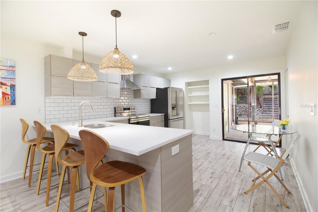 待售: $389,000 (2 贝兹, 2 浴室, 960 平方英尺)