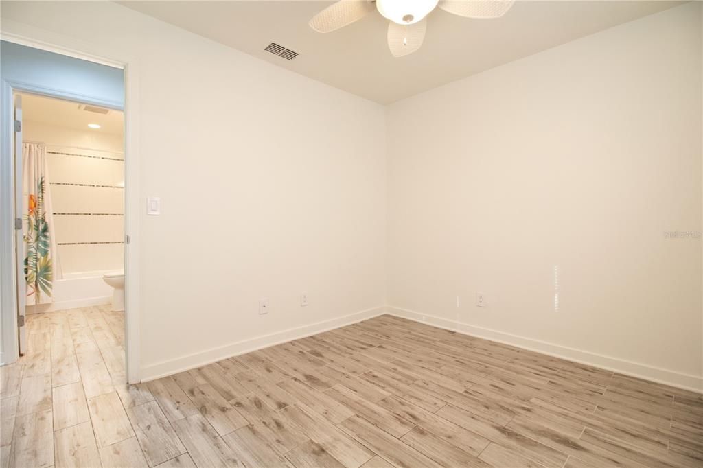 待售: $389,000 (2 贝兹, 2 浴室, 960 平方英尺)