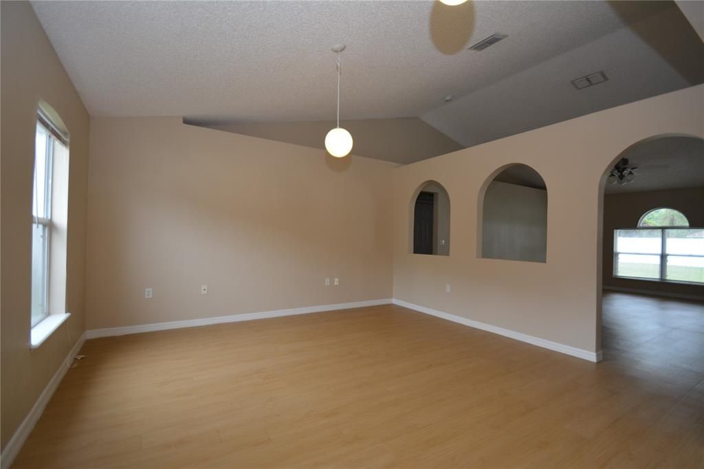 В аренду: $1,950 (3 спален, 2 ванн, 1619 Квадратных фут)