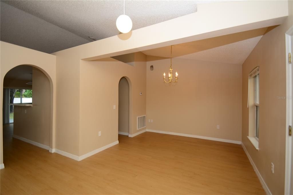 В аренду: $1,950 (3 спален, 2 ванн, 1619 Квадратных фут)