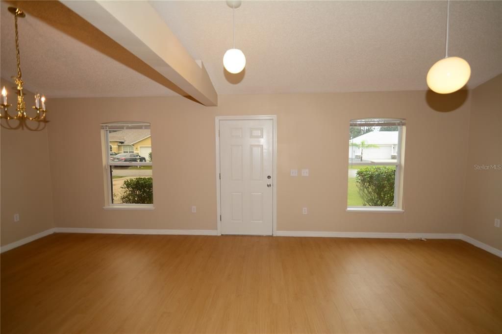 В аренду: $1,950 (3 спален, 2 ванн, 1619 Квадратных фут)