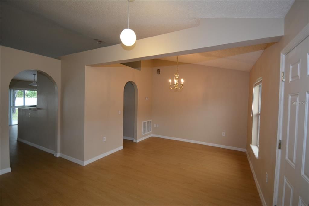 В аренду: $1,950 (3 спален, 2 ванн, 1619 Квадратных фут)