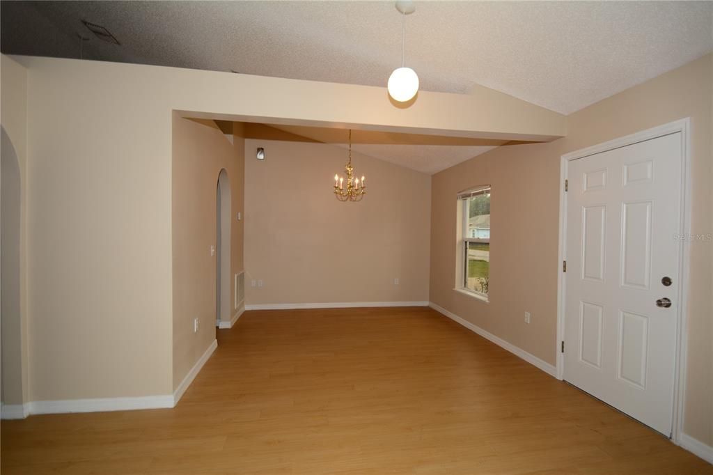 В аренду: $1,950 (3 спален, 2 ванн, 1619 Квадратных фут)