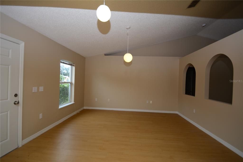 В аренду: $1,950 (3 спален, 2 ванн, 1619 Квадратных фут)