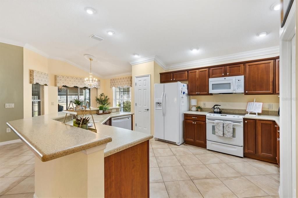 На продажу: $465,000 (3 спален, 2 ванн, 1939 Квадратных фут)