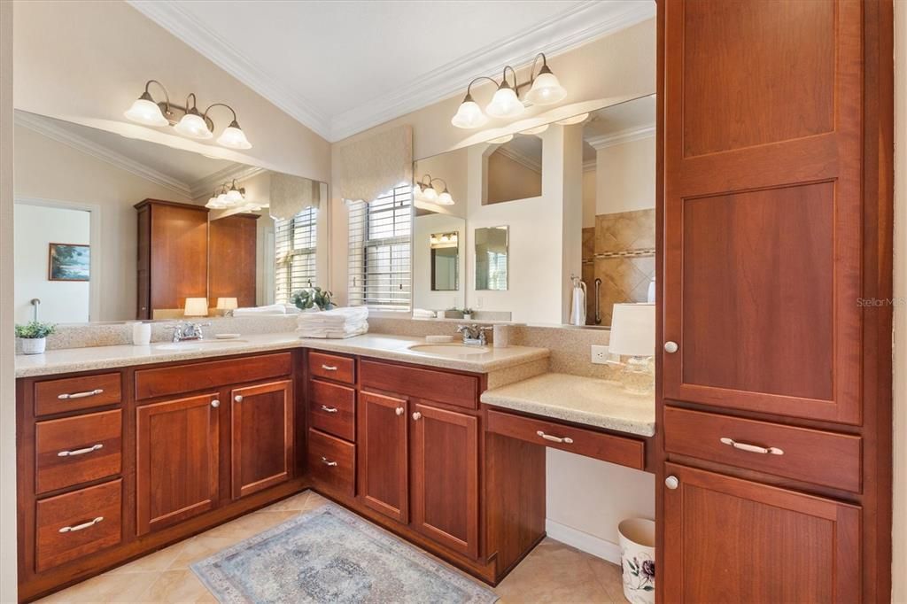 На продажу: $465,000 (3 спален, 2 ванн, 1939 Квадратных фут)