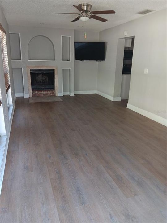 For Sale: $349,900 (3 beds, 2 baths, 1338 Square Feet)