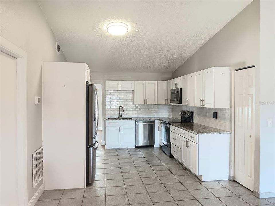 For Sale: $349,900 (3 beds, 2 baths, 1338 Square Feet)