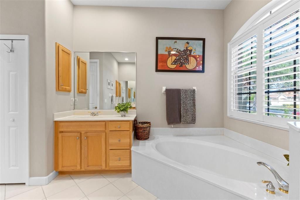 待售: $715,000 (3 贝兹, 2 浴室, 2634 平方英尺)