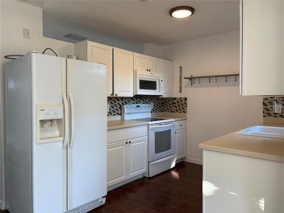 На продажу: $365,000 (3 спален, 2 ванн, 1246 Квадратных фут)