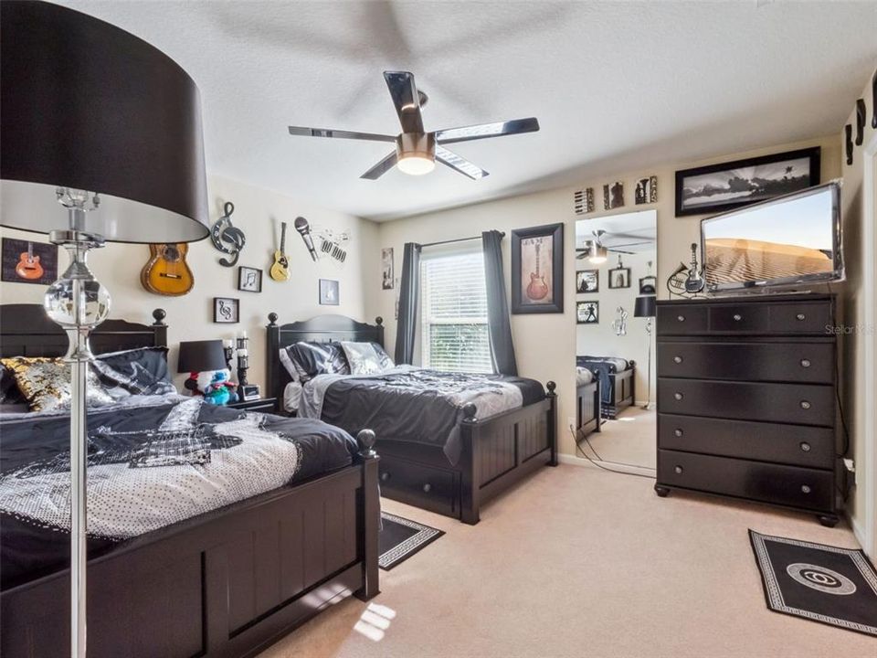 En Venta: $995,000 (4 camas, 3 baños, 3454 Pies cuadrados)