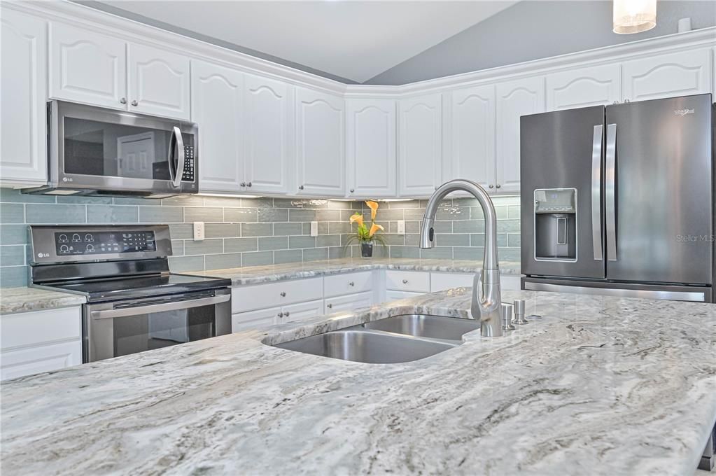 На продажу: $390,000 (3 спален, 2 ванн, 1888 Квадратных фут)