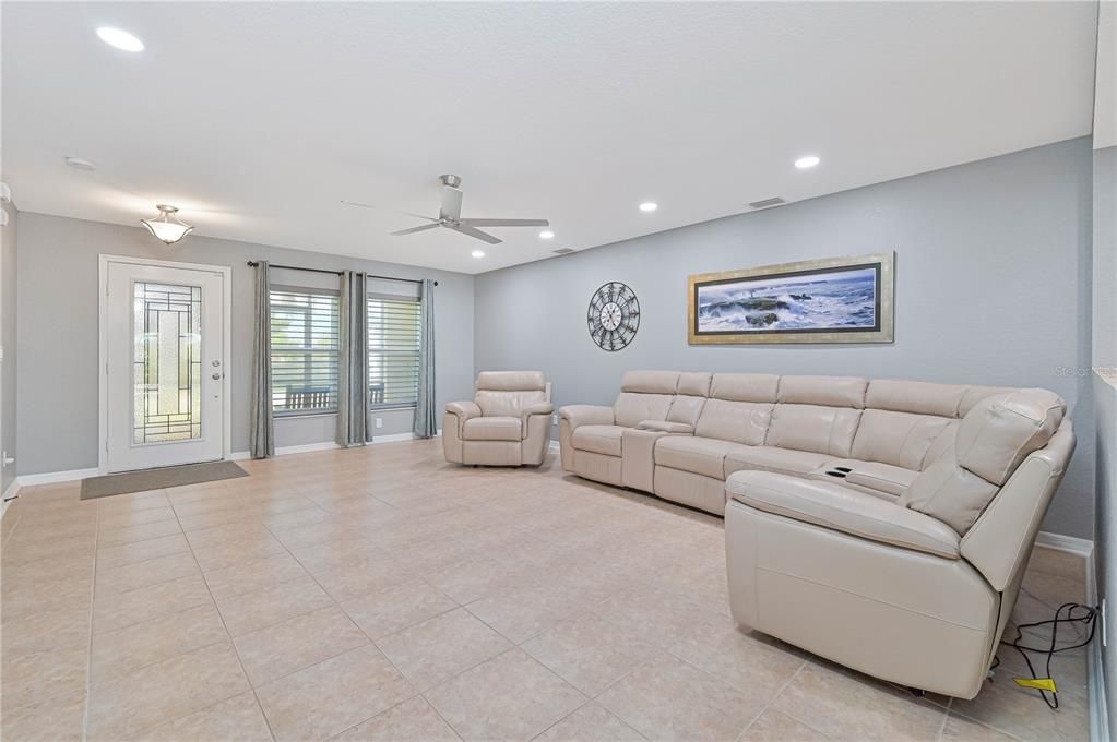 На продажу: $390,000 (3 спален, 2 ванн, 1888 Квадратных фут)