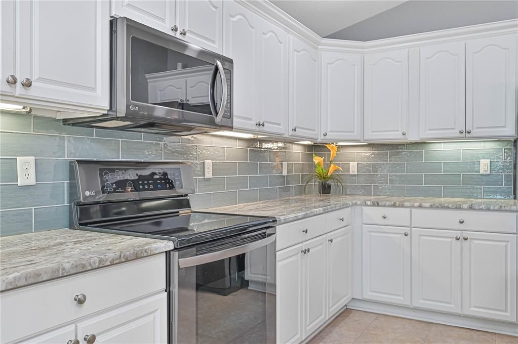 На продажу: $390,000 (3 спален, 2 ванн, 1888 Квадратных фут)