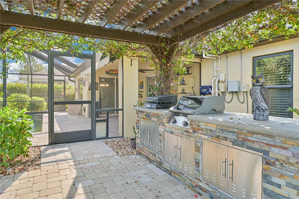 На продажу: $390,000 (3 спален, 2 ванн, 1888 Квадратных фут)