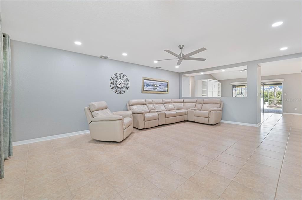 На продажу: $390,000 (3 спален, 2 ванн, 1888 Квадратных фут)