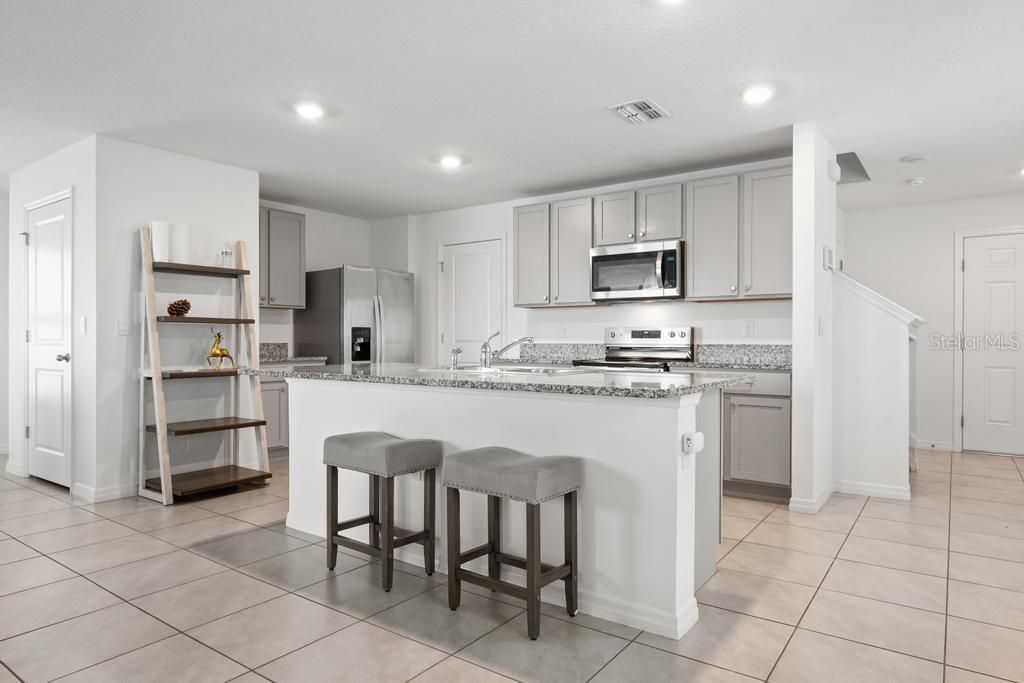 待售: $435,000 (4 贝兹, 2 浴室, 2248 平方英尺)