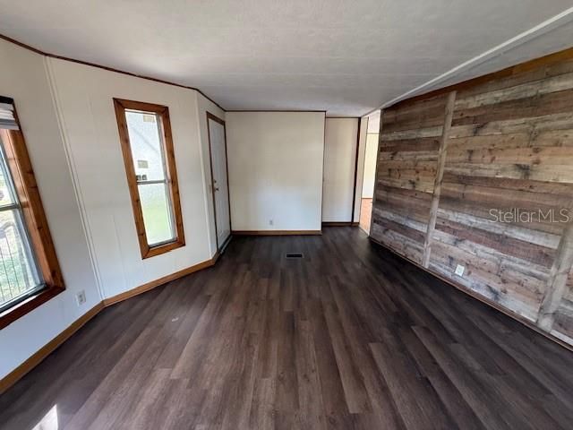 For Sale: $114,000 (3 beds, 2 baths, 1328 Square Feet)