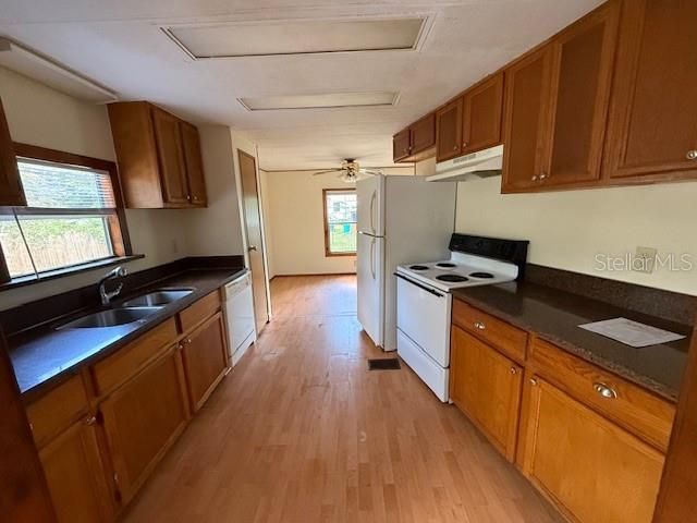 For Sale: $114,000 (3 beds, 2 baths, 1328 Square Feet)