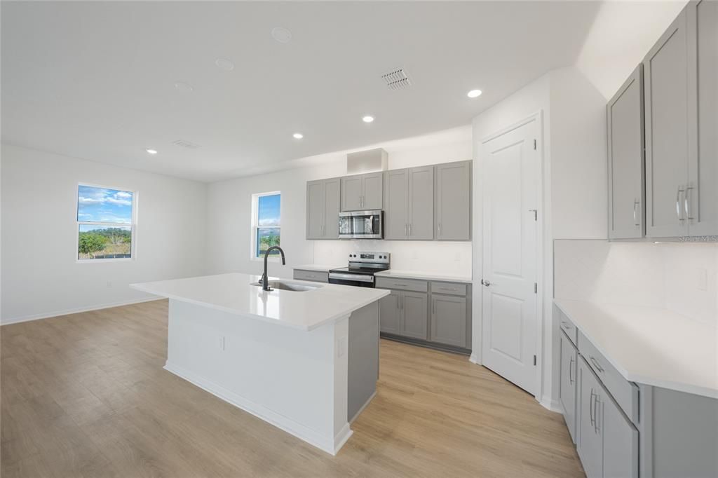 На продажу: $471,905 (4 спален, 3 ванн, 2519 Квадратных фут)