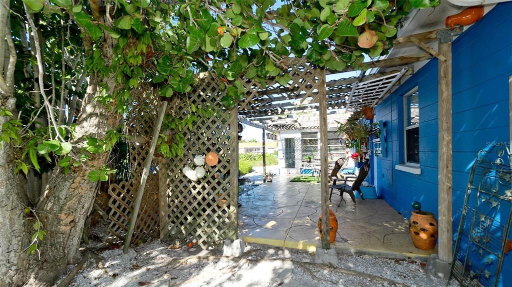 На продажу: $4,500,000 (2 спален, 2 ванн, 1680 Квадратных фут)