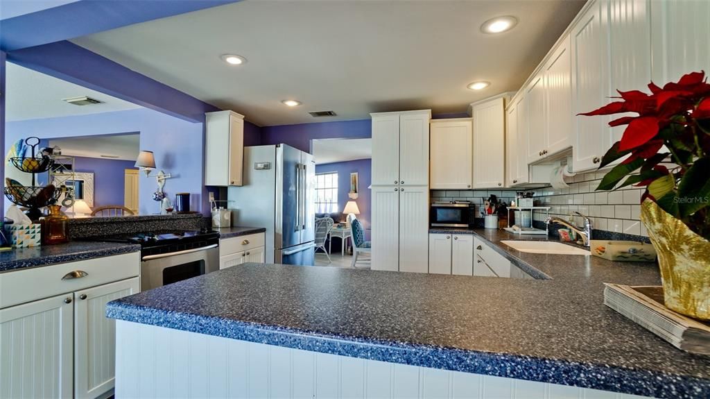 На продажу: $4,500,000 (2 спален, 2 ванн, 1680 Квадратных фут)